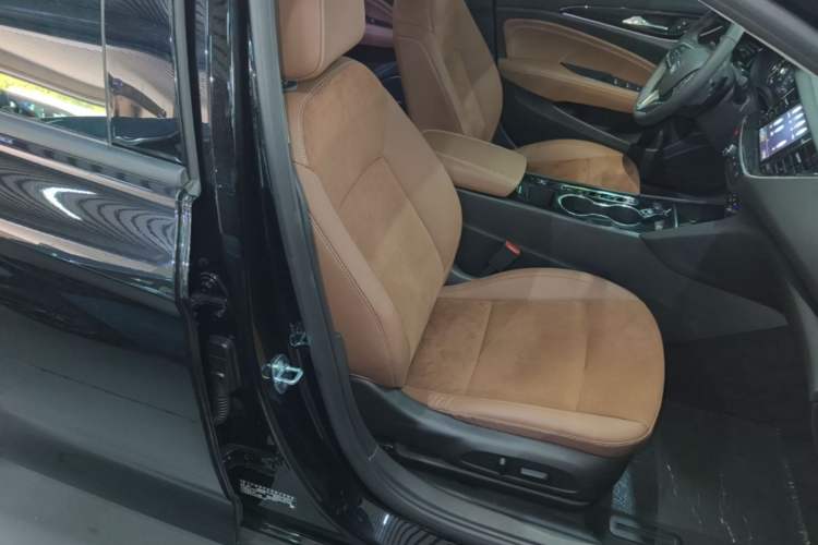 Used Buick Regal 2024 28T Luxury Edition Right Front Seat