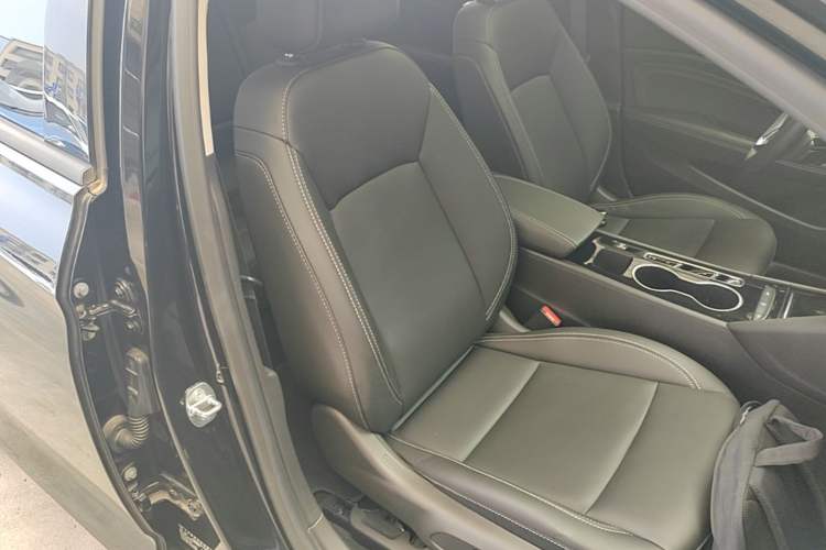 Used Buick Regal 2024 25T Deluxe Edition Right Front Seat