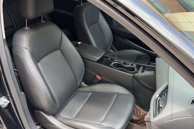 Used Buick Regal 2024 25T Deluxe Edition Right Front Seat