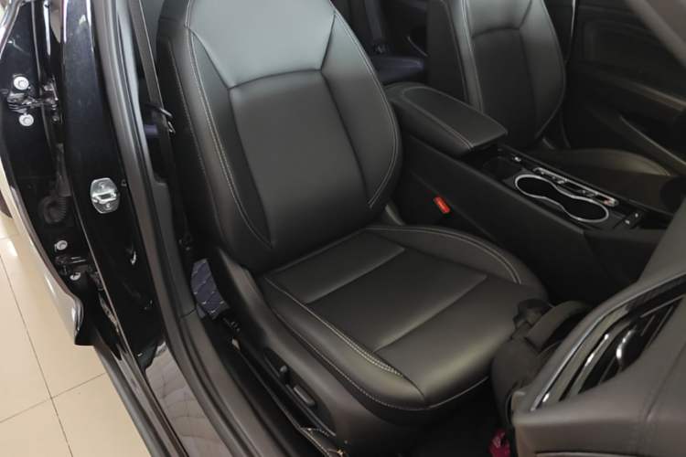Used Buick Regal 2024 25T Deluxe Edition Right Front Seat