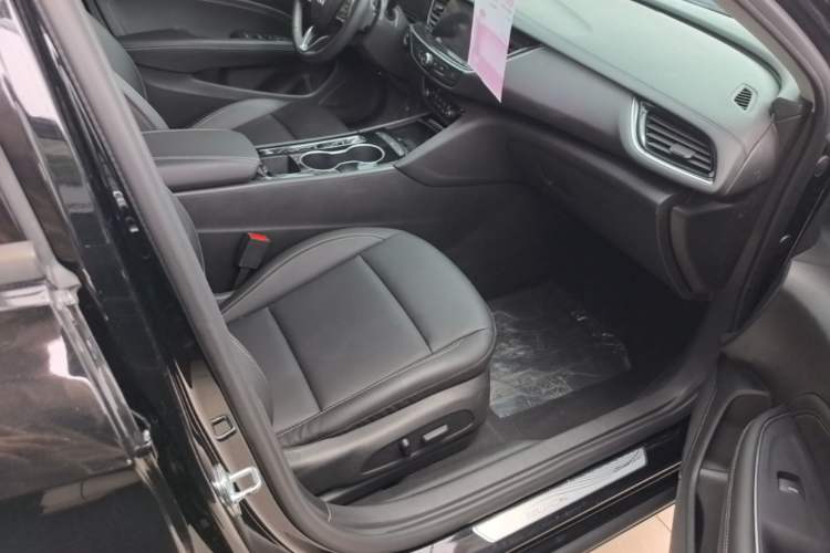Used Buick Regal 2024 25T Deluxe Edition Right Front Seat