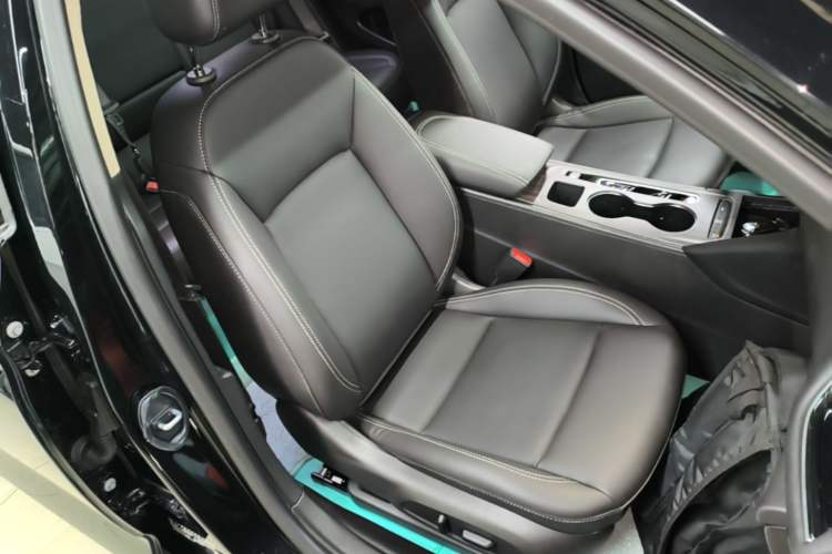 Used Buick Regal 2024 25T Deluxe Edition Right Front Seat