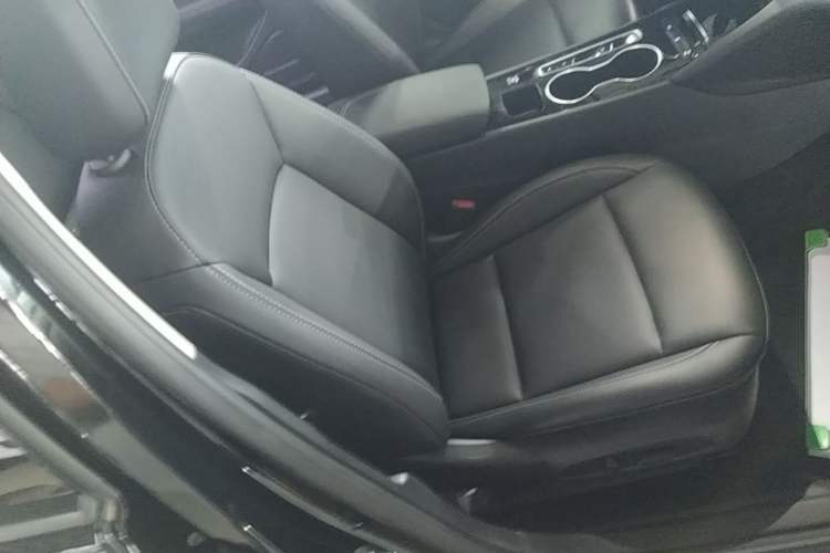 Used Buick Regal 2024 25T Deluxe Edition Right Front Seat