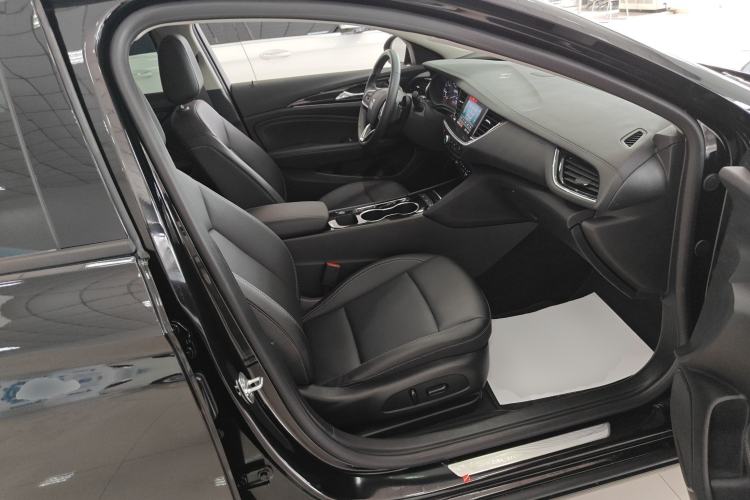 Used Buick Regal 2024 Revised 25T Ultra-Comfort Edition Right Front Seat