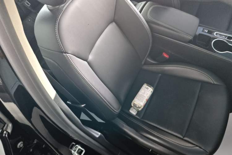 Used Buick Regal 2024 25T Deluxe Edition Right Front Seat