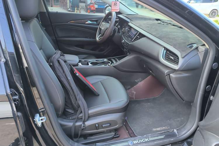 Used Buick Regal 2024 25T Deluxe Edition Right Front Seat