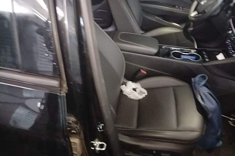 Used Buick Regal 2024 25T Deluxe Edition Right Front Seat