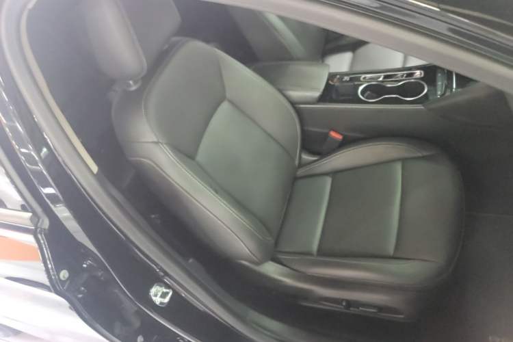 Used Buick Regal 2024 25T Deluxe Edition Right Front Seat