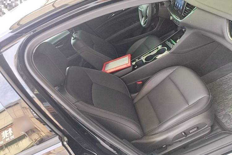 Used Buick Regal 2024 25T Deluxe Edition Right Front Seat