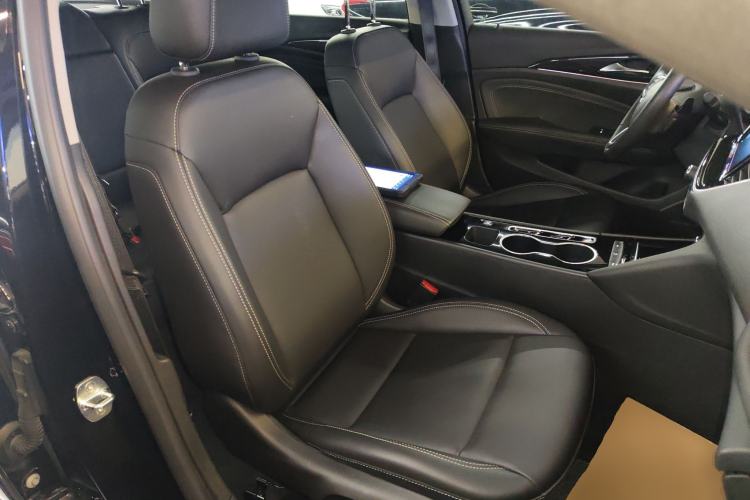 Used Buick Regal 2024 25T Deluxe Edition Right Front Seat