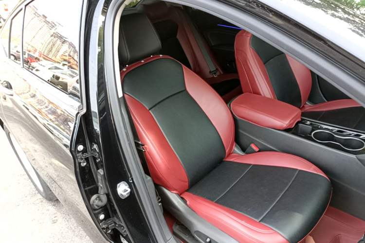 Used Buick Regal 2024 25T Deluxe Edition Right Front Seat