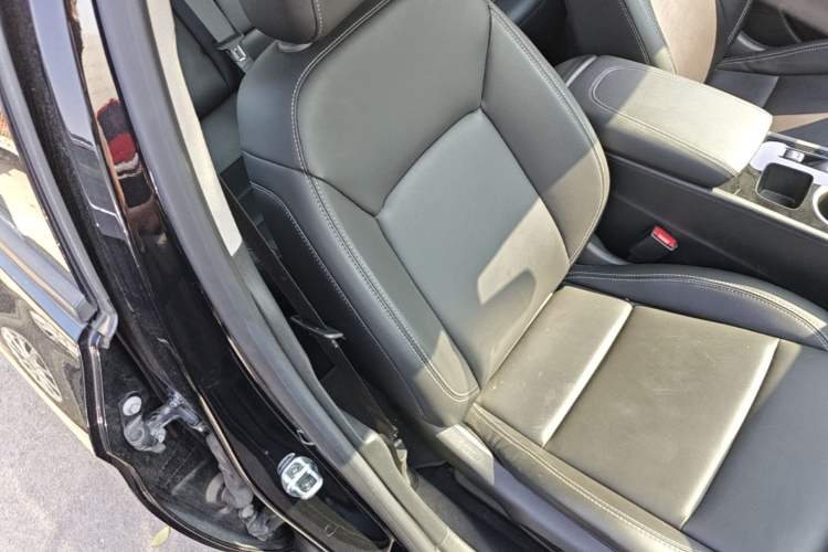 Used Buick Regal 2024 25T Deluxe Edition Right Front Seat