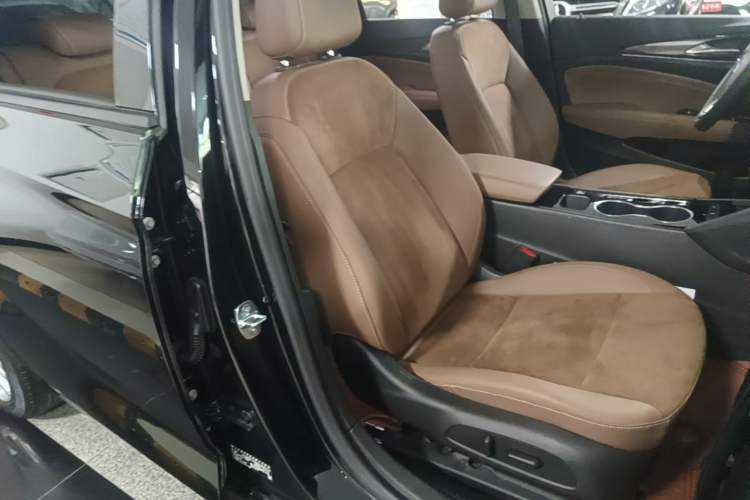 Used Buick Regal 2024 28T Luxury Edition Right Front Seat