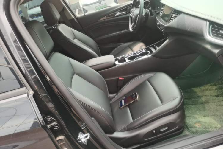 Used Buick Regal 2024 25T Deluxe Edition Right Front Seat