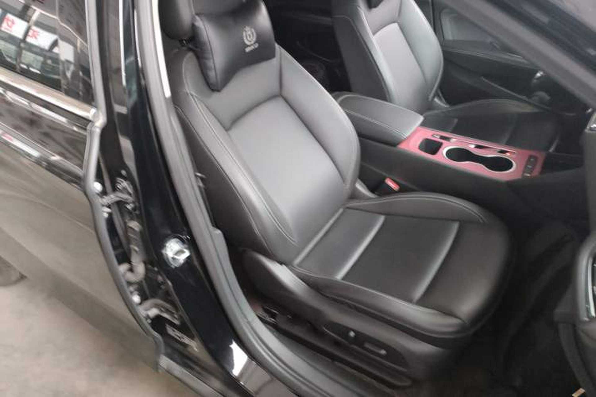 Used Buick Regal 2024 25T Deluxe Edition Right Front Seat