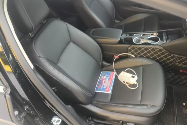 Used Buick Regal 2024 25T Deluxe Edition Right Front Seat