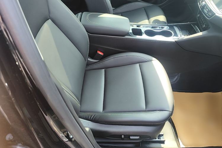 Used Buick Regal 2024 25T Deluxe Edition Right Front Seat