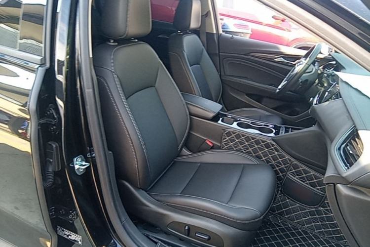 Used Buick Regal 2024 25T Deluxe Edition Right Front Seat