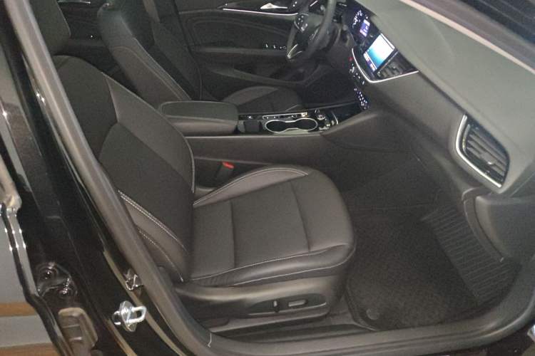 Used Buick Regal 2024 25T Deluxe Edition Right Front Seat