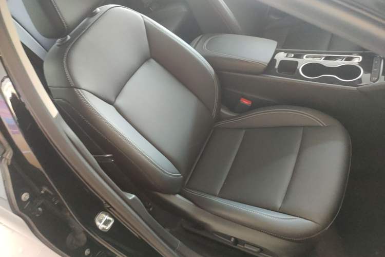 Used Buick Regal 2024 25T Deluxe Edition Right Front Seat