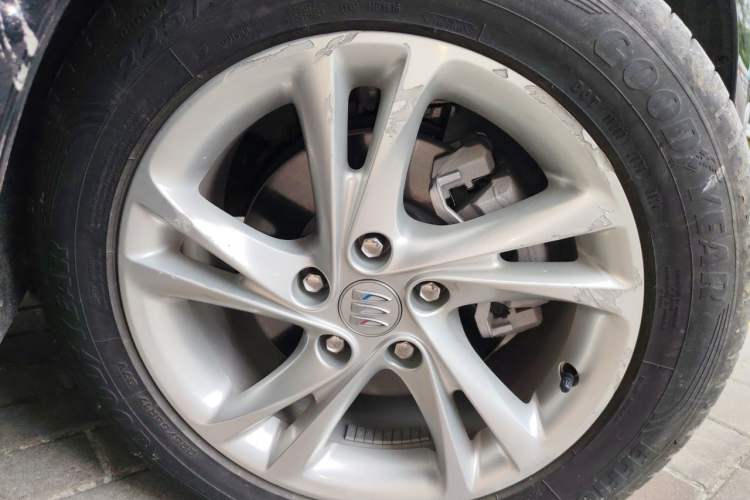 Used Buick Regal 2024 25T Deluxe Edition Right Front Wheel Hub
