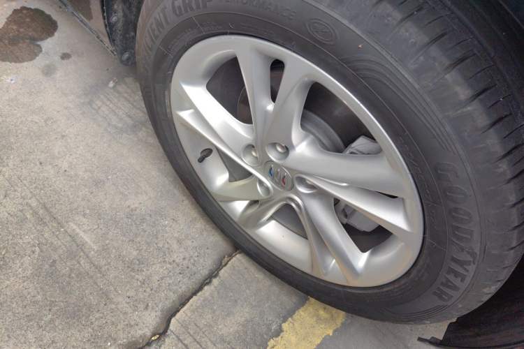 Used Buick Regal 2024 25T Deluxe Edition Right Front Wheel Hub