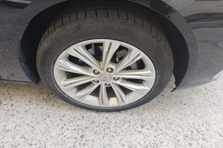 Used Buick Regal 2024 Restyled 28T Luxury Edition Right Front Wheel Hub