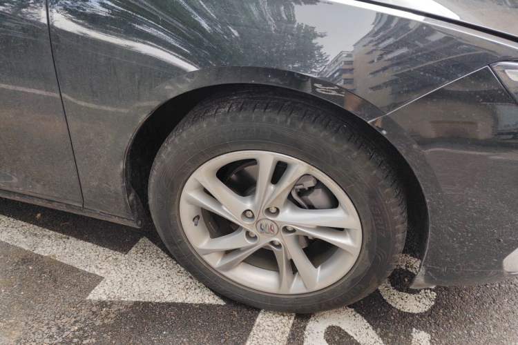 Used Buick Regal 2024 25T Deluxe Edition Right Front Wheel Hub