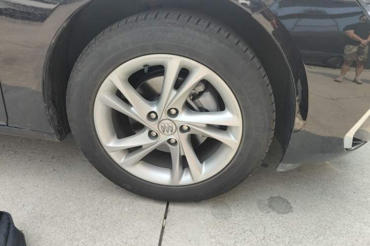 Used Buick Regal 2024 25T Deluxe Edition Right Front Wheel Hub