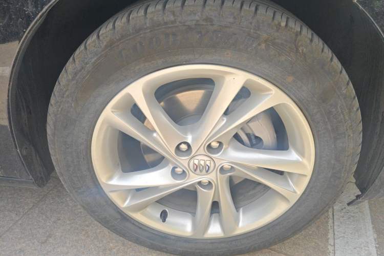 Used Buick Regal 2024 25T Deluxe Edition Right Front Wheel Hub