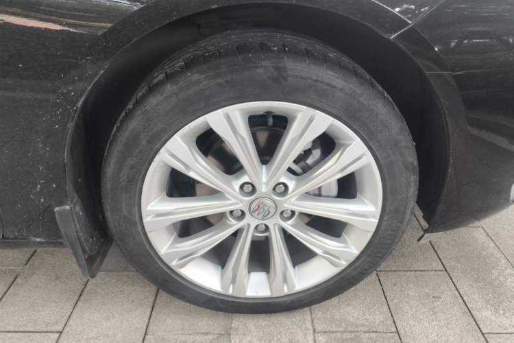 Used Buick Regal 2024 28T Luxury Edition Right Front Wheel Hub