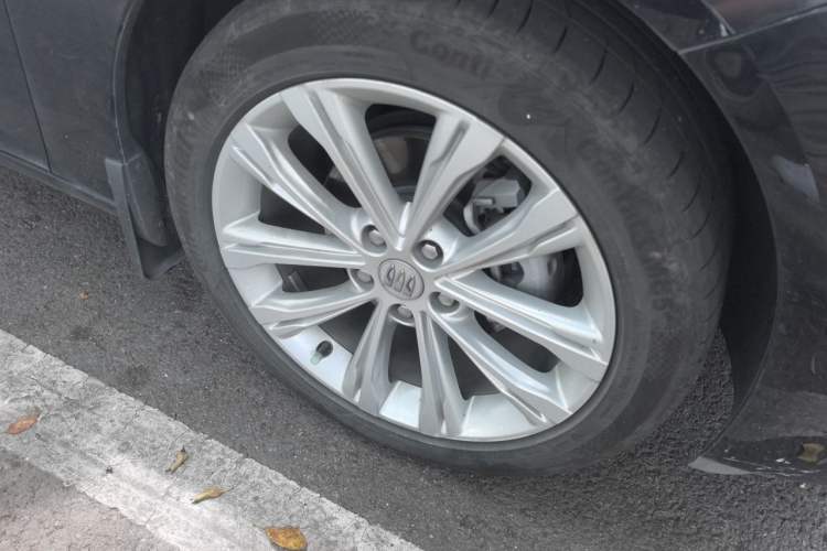 Used Buick Regal 2024 28T Luxury Edition Right Front Wheel Hub