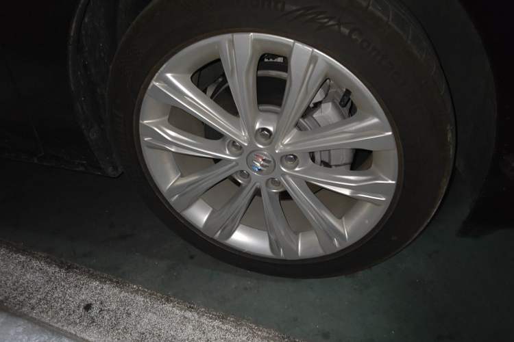 Used Buick Regal 2024 28T Luxury Edition Right Front Wheel Hub