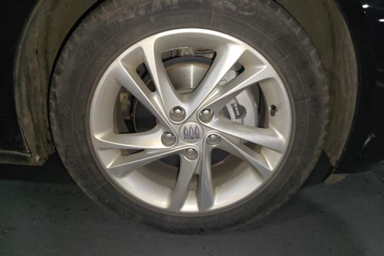 Used Buick Regal 2024 25T Deluxe Edition Right Front Wheel Hub