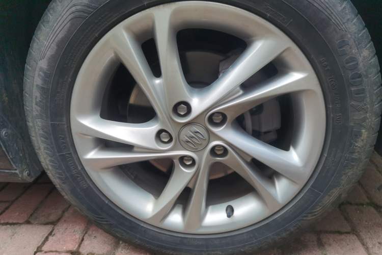 Used Buick Regal 2024 25T Deluxe Edition Right Front Wheel Hub