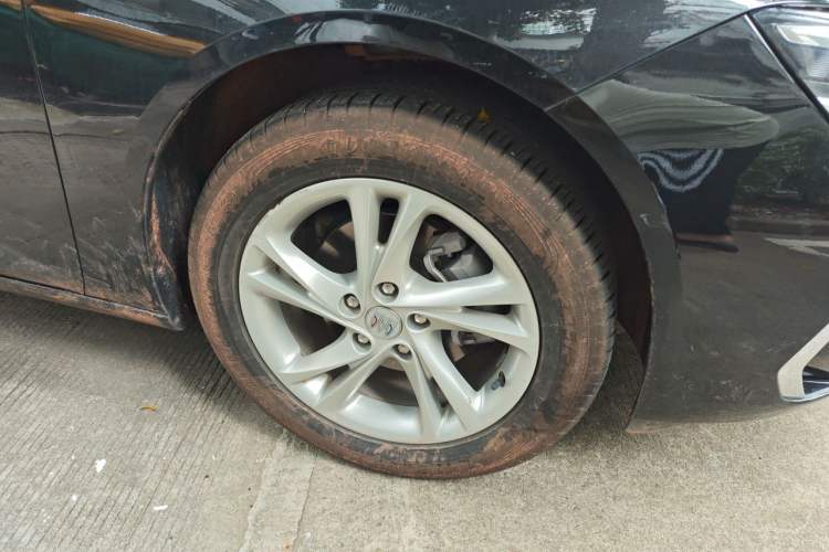 Used Buick Regal 2024 25T Deluxe Edition Right Front Wheel Hub