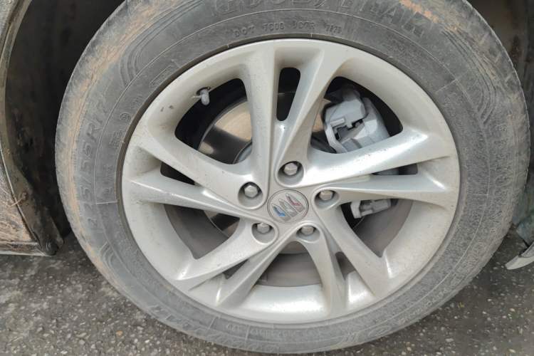 Used Buick Regal 2024 25T Deluxe Edition Right Front Wheel Hub