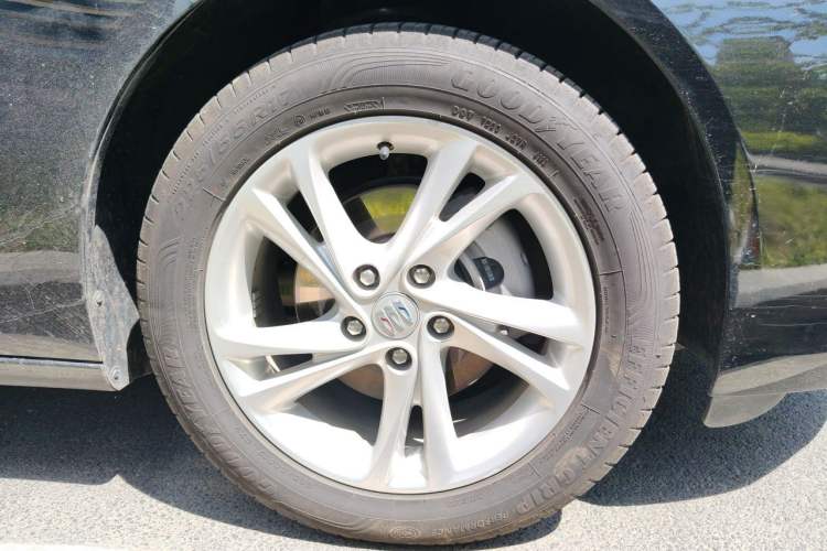 Used Buick Regal 2024 25T Deluxe Edition Right Front Wheel Hub