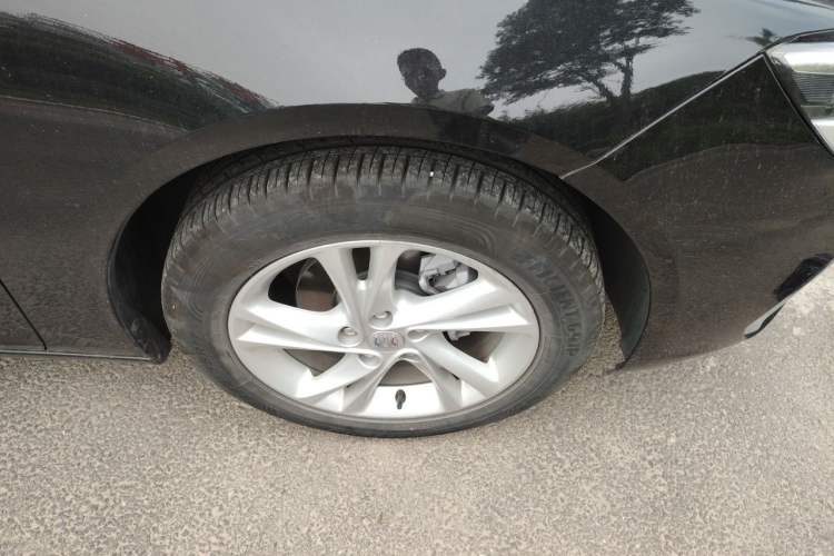 Used Buick Regal 2024 25T Deluxe Edition Right Front Wheel Hub