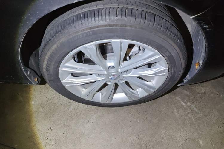 Used Buick Regal 2024 28T Luxury Edition Right Front Wheel Hub
