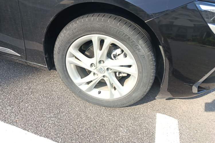 Used Buick Regal 2024 25T Deluxe Edition Right Front Wheel Hub