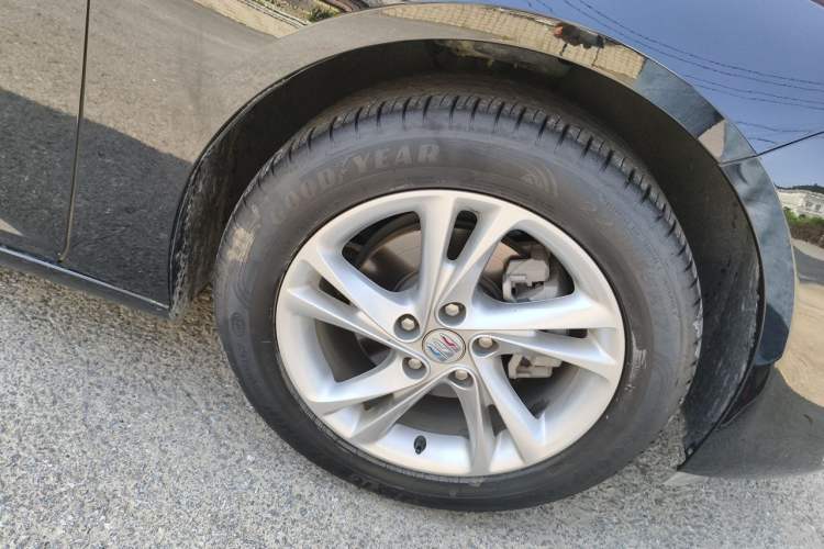 Used Buick Regal 2024 25T Deluxe Edition Right Front Wheel Hub