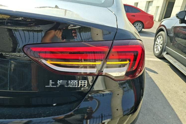 Used Buick Regal 2024 25T Deluxe Edition Right Rear Taillight