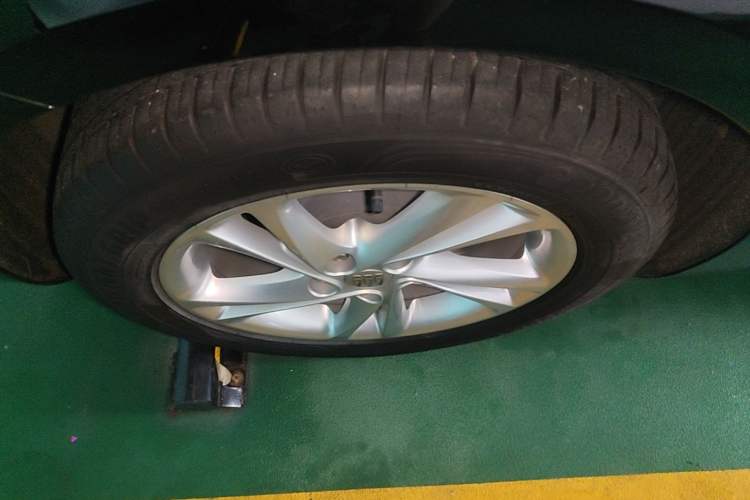 Used Buick Regal 2024 25T Deluxe Edition Right Rear Wheel Hub