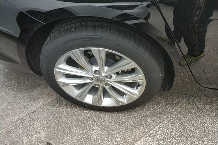 Used Buick Regal 2024 28T Luxury Edition Right Rear Wheel Hub