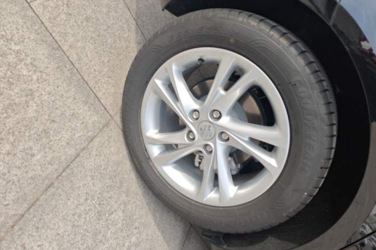 Used Buick Regal 2024 25T Deluxe Edition Right Rear Wheel Hub