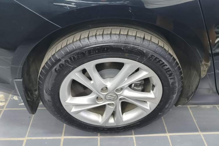 Used Buick Regal 2024 25T Deluxe Edition Right Rear Wheel Hub
