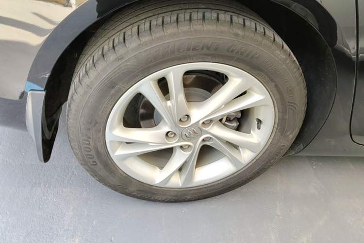 Used Buick Regal 2024 25T Deluxe Edition Right Rear Wheel Hub