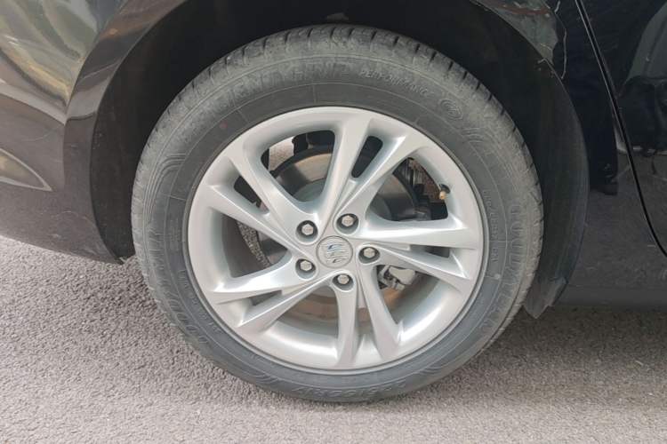 Used Buick Regal 2024 25T Deluxe Edition Right Rear Wheel Hub