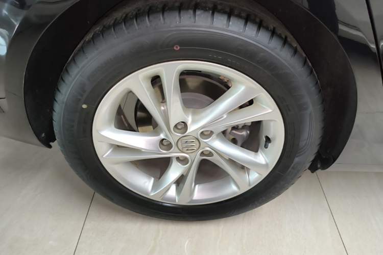 Used Buick Regal 2024 25T Deluxe Edition Right Rear Wheel Hub